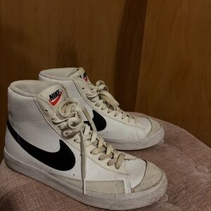 Nike Men's White and Black Sneakers